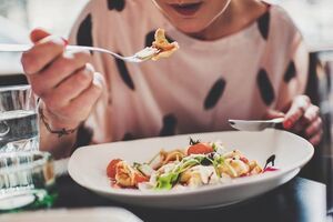 Người bệnh ung thư xương cần được chăm sóc dinh dưỡng như thế nào?